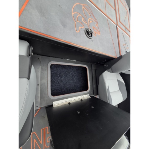 Kormoran Łódź Aluminiowa V518 Tracker Bass Wędkarska Czarna Zabudowana